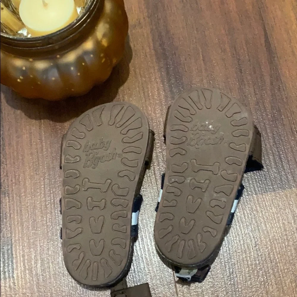 OshKosh B’Gosh baby shoes